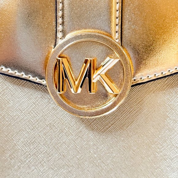 Michael Kors Carmen Small North South Phone Crossbody Bag Pale Gold - Picture 14 of 14